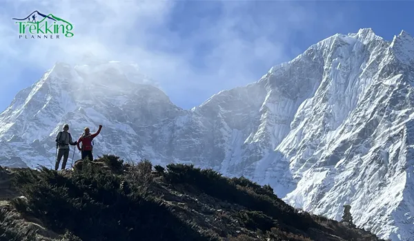 Everest Base Camp Trek trail during autumn with panoramic views of Mount Everest.