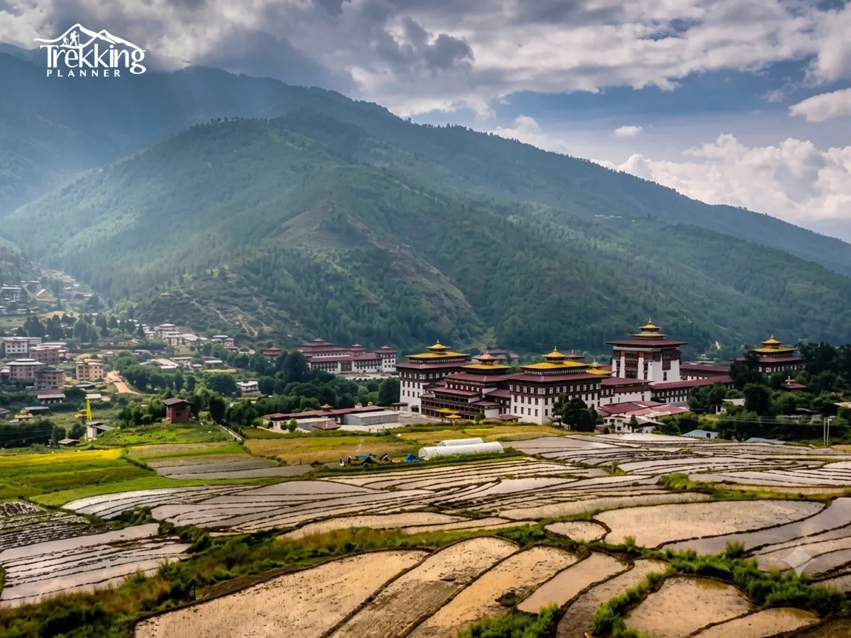Tashichho Dzong in Thimphu surrounded by scenic Bhutanese landscapes
