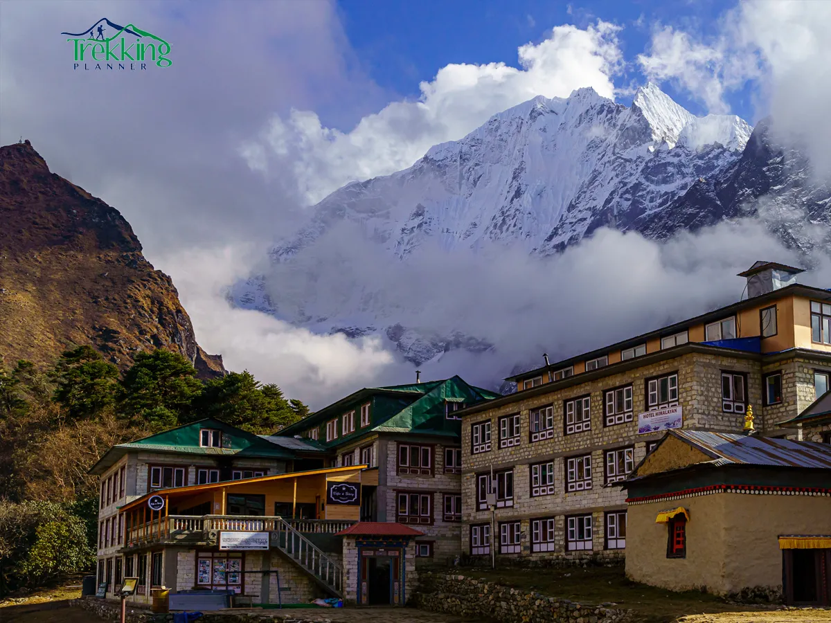 unrise over Mount Everest seen from luxury lodge trekking route in Nepal Himalayas