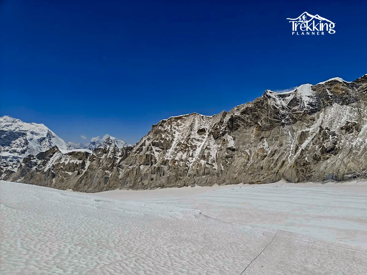 Wide panoramic view of Mount Makalu during base camp trekking expedition