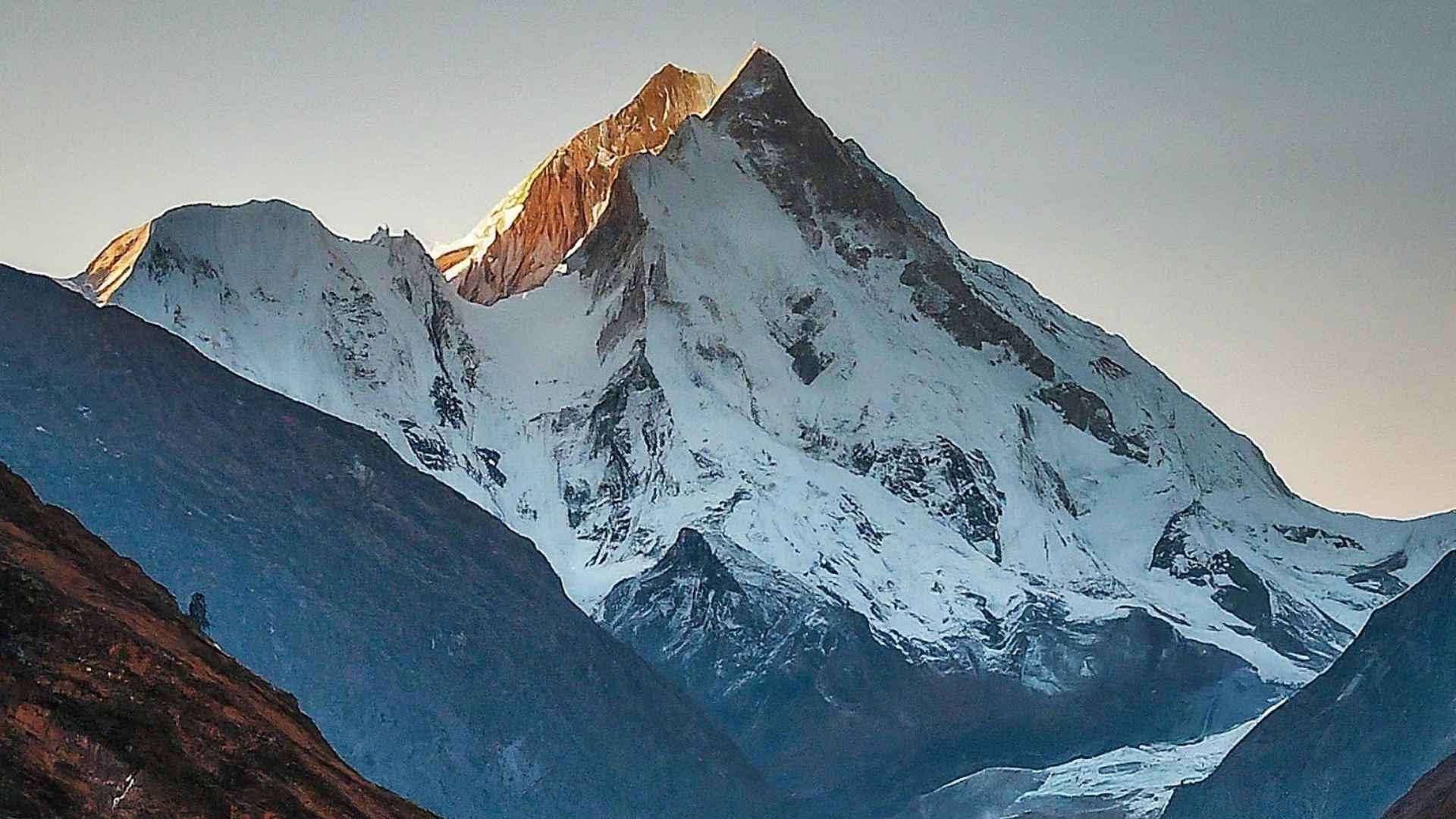 A majestic view of Mt Manaslu