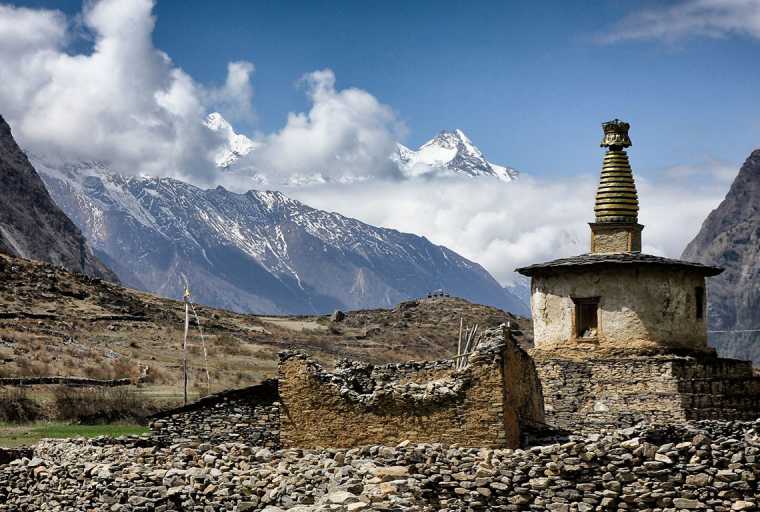 manaslu tsum valley trek