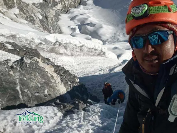 winter-ice-climbing-adventure-frozen-wall.