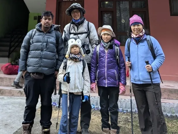 family trekking in Annapurn