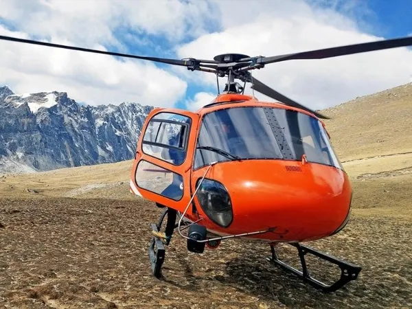 Helicopter Landing foo Everest View
