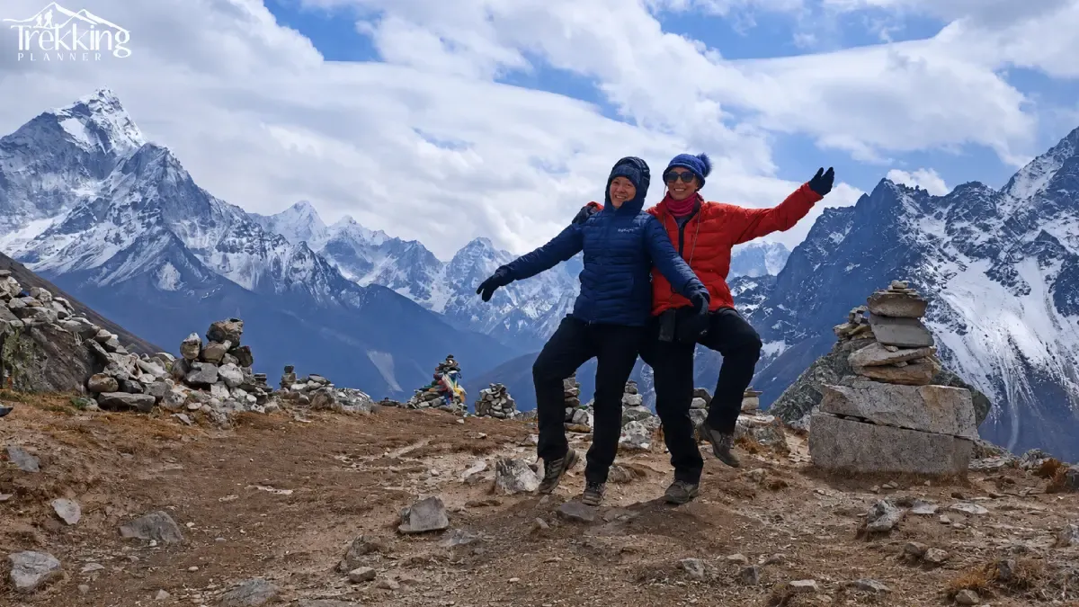 joyful-hikers-above-the-snowy-peaks