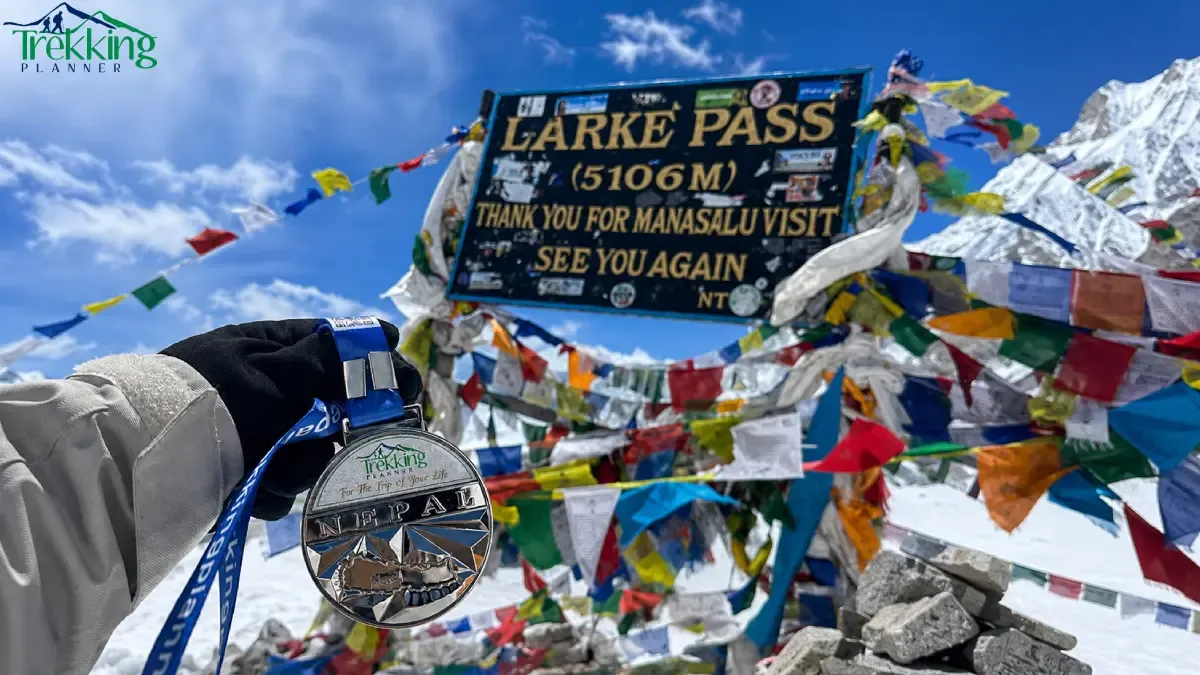 larke-pass-medal-and-prayer-flags