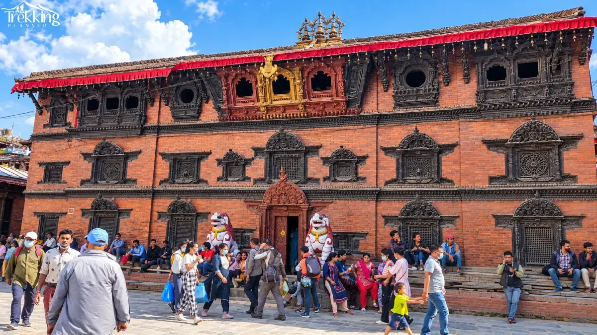 newar-temple-facade-in-a-bustling-plaza