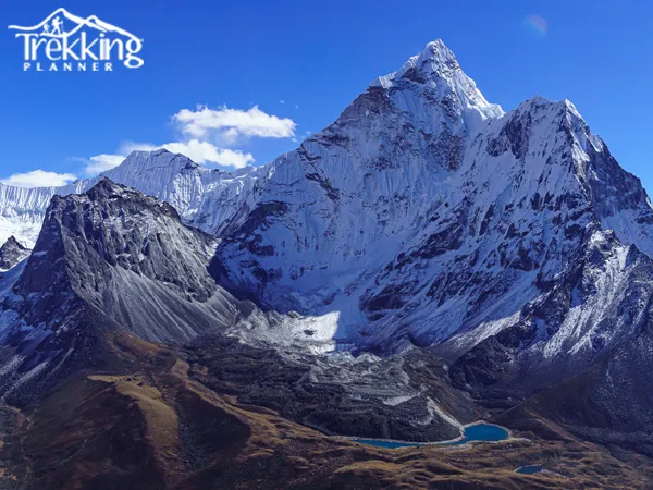 rekkers hiking on the scenic Jiri to Everest Base Camp trekking route in Nepal